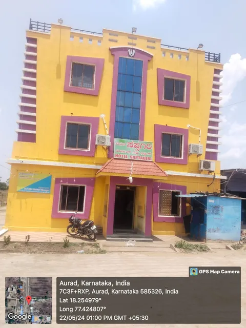 Hotel Saptagiri lodge, Bar and restaurant