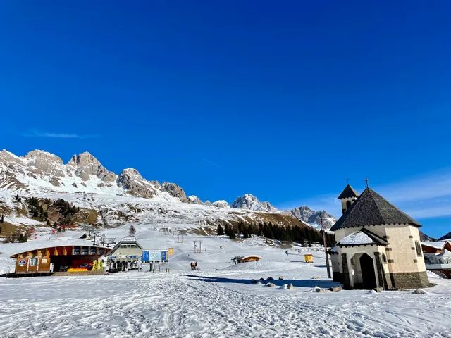 Ufficio Skipass Cima Uomo Alpe Lusia San Pellegrino