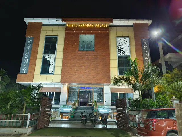 SPOT ON 46925 Hotel Pradhan