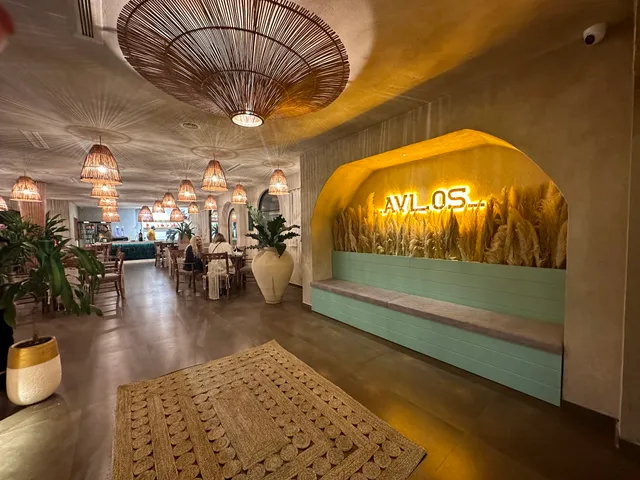 Avlos Restaurant & Café