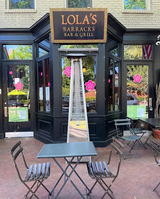 Lola's A Neighborhood Bar