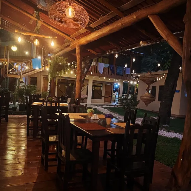 El Puerto Restaurant & Bar