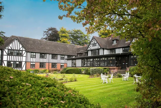 Hogarths Stone Manor Hotel