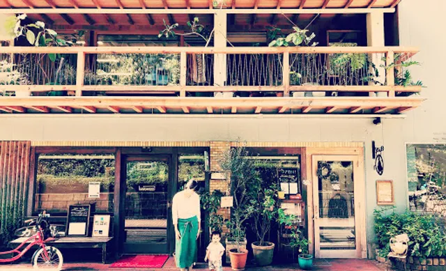 カンガルー(土・日曜)・ルーカフェ(金・土曜)