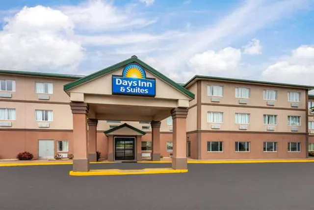Days Inn & Suites by Wyndham Morris/I-80