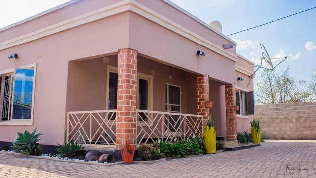 JMV Apartments & Lodge