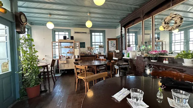 青い理髪舘 工房モモ