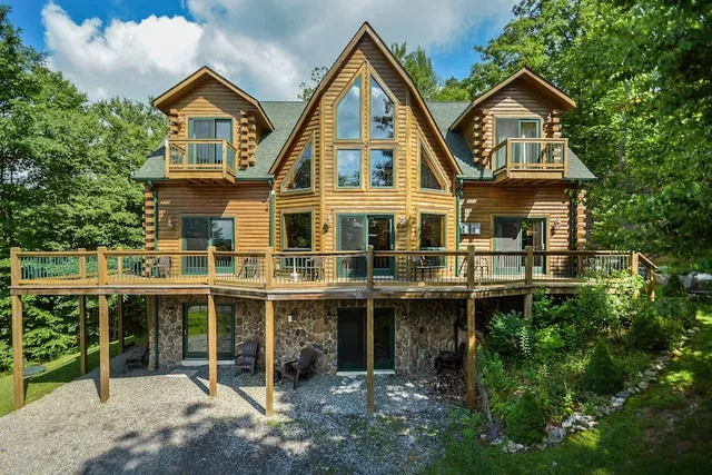 Cozy Bear Chalet House