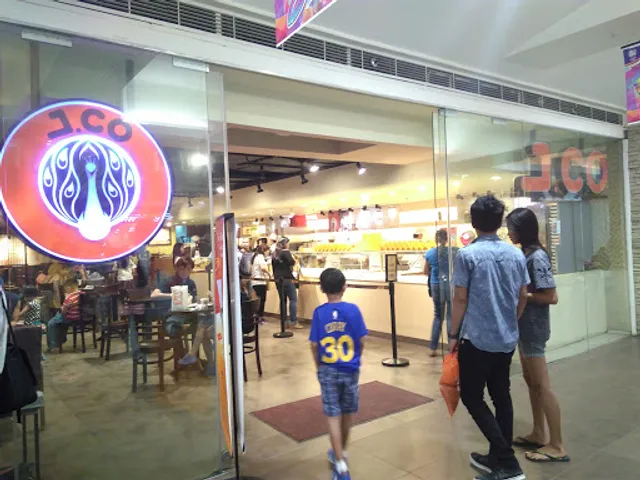 J.CO Donuts & Coffee