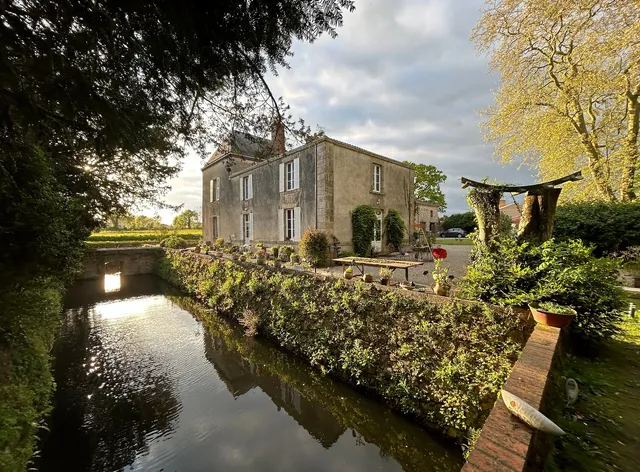 Le Manoir aux Douves