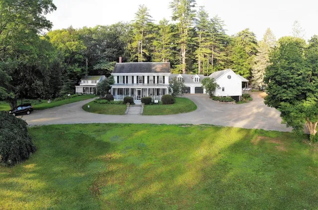 Aiken Manor Bed & Breakfast