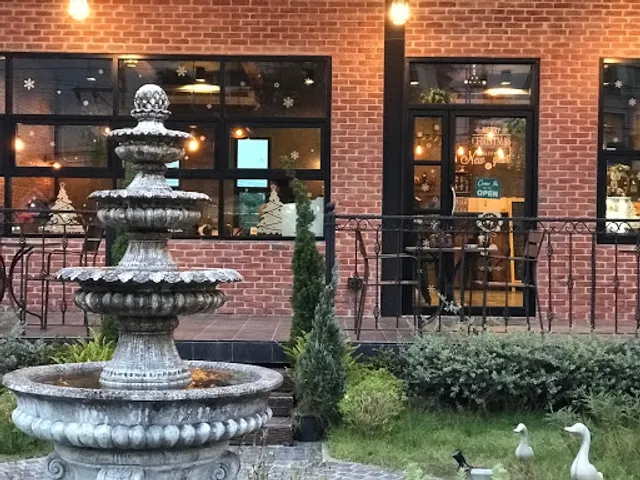 เลิฟคัพส์ คาเฟ่ & สตูดิโอ ( Cafe & Restaurant )