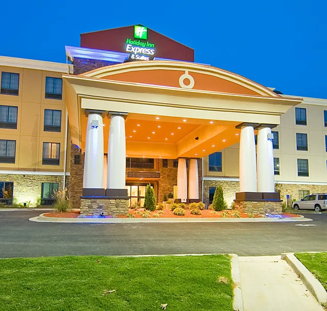 Holiday Inn Express & Suites Fulton, an IHG Hotel