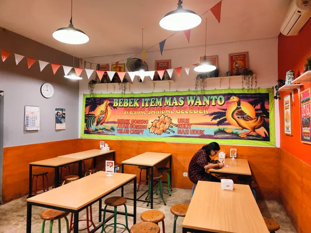 Bebek Item Mas Wanto Pahlawan