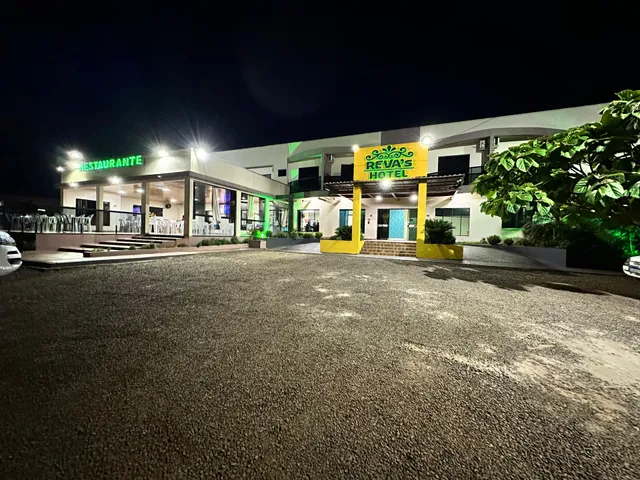 Reva's Restaurante-Hotel