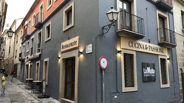 La Mafia se sienta a la mesa