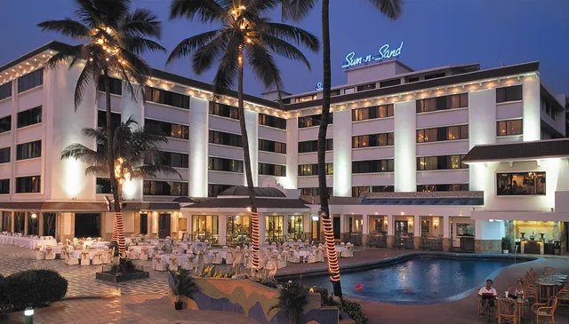 Sun-n-Sand Hotel