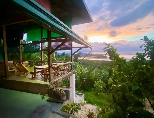 Green Hill Restaurant & Cottages