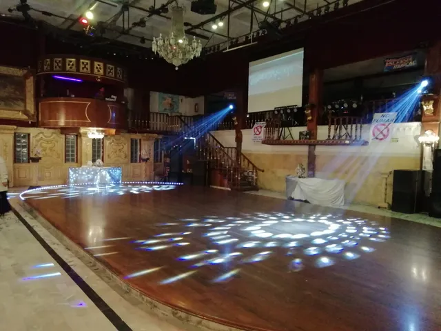 Elegantes salones arco iris