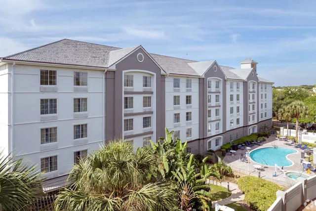 La Quinta Inn & Suites by Wyndham Orlando Lake Mary