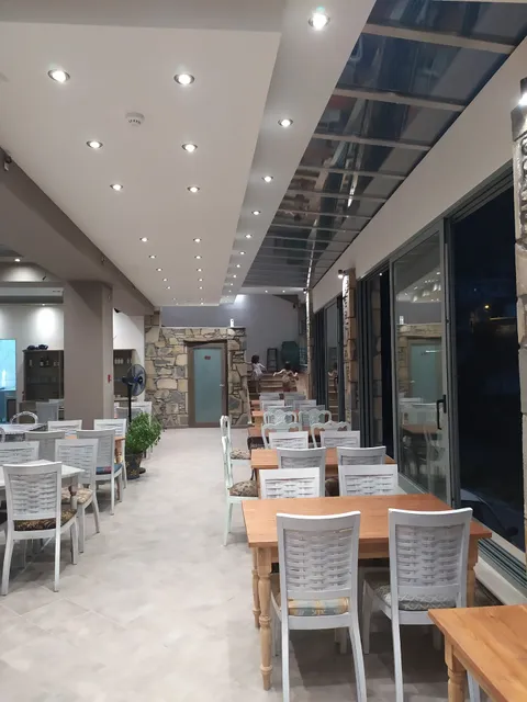 MANIAS Restaurant