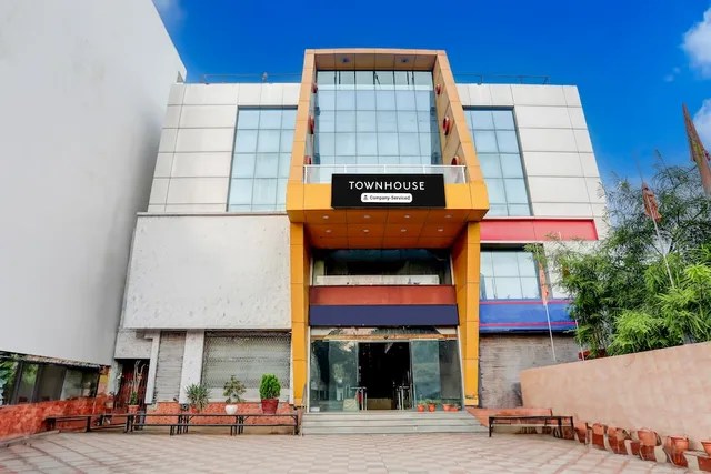 Super Townhouse City Centre Road formerly Royal Inn