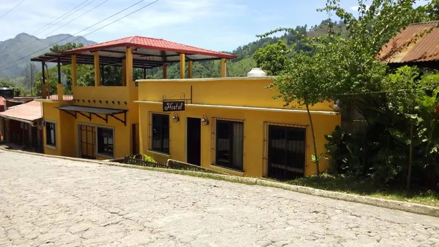 El Hostal Lanquin
