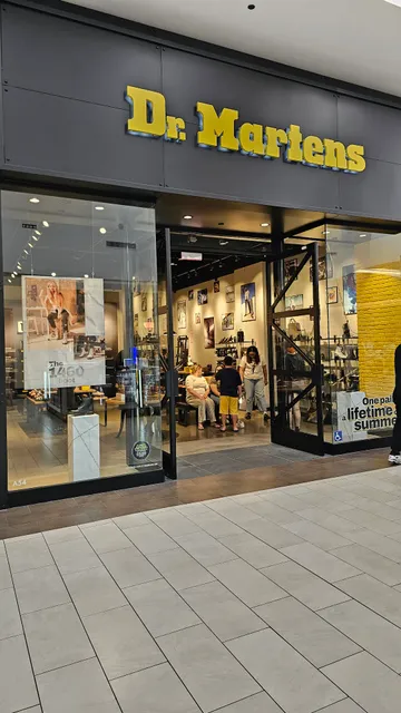 Dr. Martens Los Cerritos