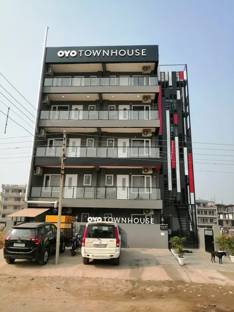 OYO Townhouse 178 Sector 52