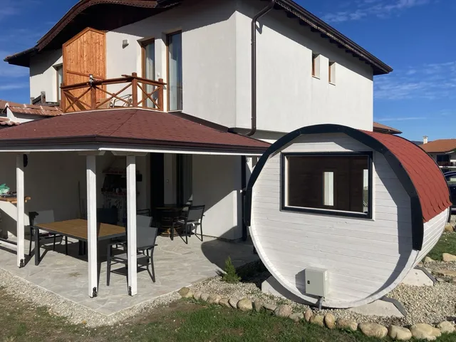 Къща за гости В 12 и 5