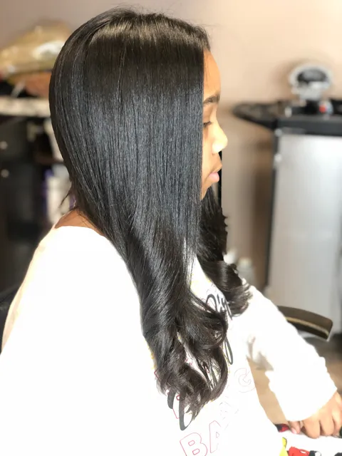 Char’s Salon & Boutique