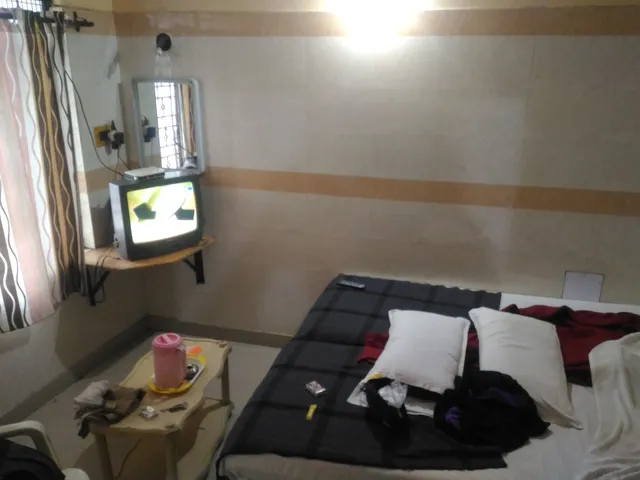 Shreyash Deluxe Lodge