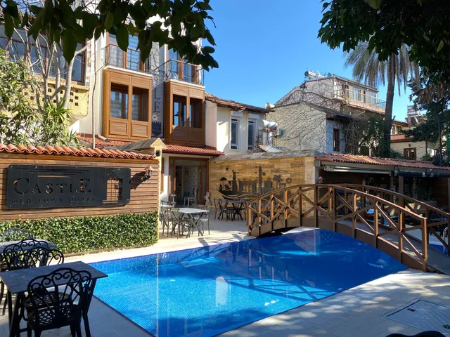 CASTLE OLD TOWN HOTEL