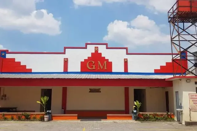 RedDoorz near Tugu Muda Semarang