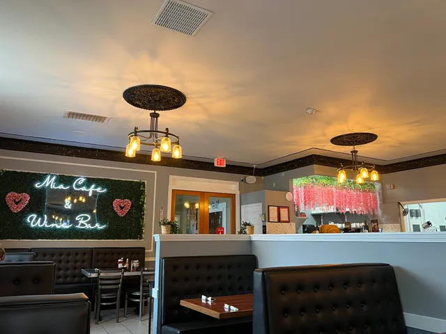 Mia Cafe and Wine Bar