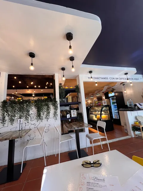 Cuela Coffee Shop - Guaynabo Pueblo