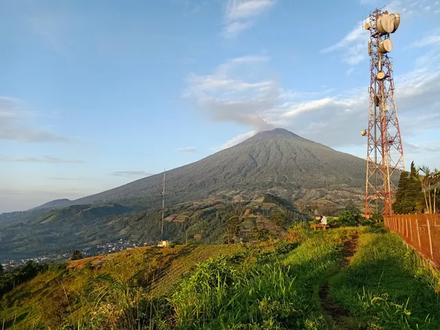 Puncak Gunung Lompong