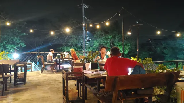 ร้านหมูกระทะกลางเขา