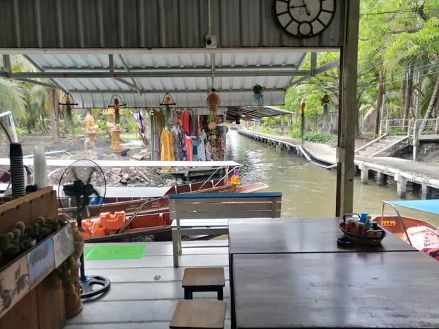 Water Market with dinning