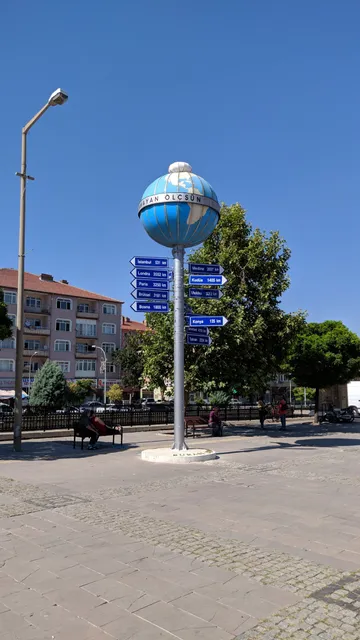 Akşehir Dünyanın Ortası Anıtı
