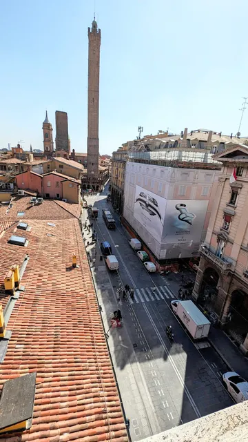 via Rizzoli bologna