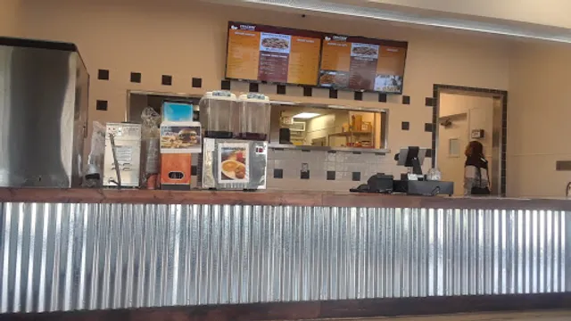 Crackin’ Chicken & Waffles