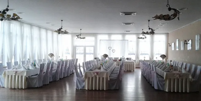 Noclegi i Restauracja Pawlakowa Zagroda