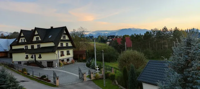 Anna i Robert Chowaniec - Pokoje Gościnne Tanie noclegi w górach Noclegi blisko rzeki i stoku