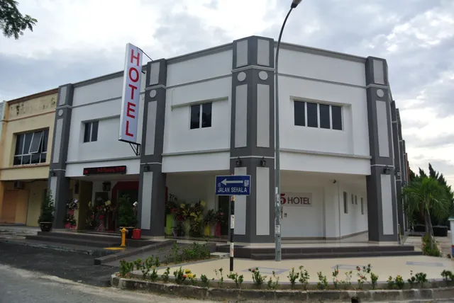 Five hotel bukit kepayang