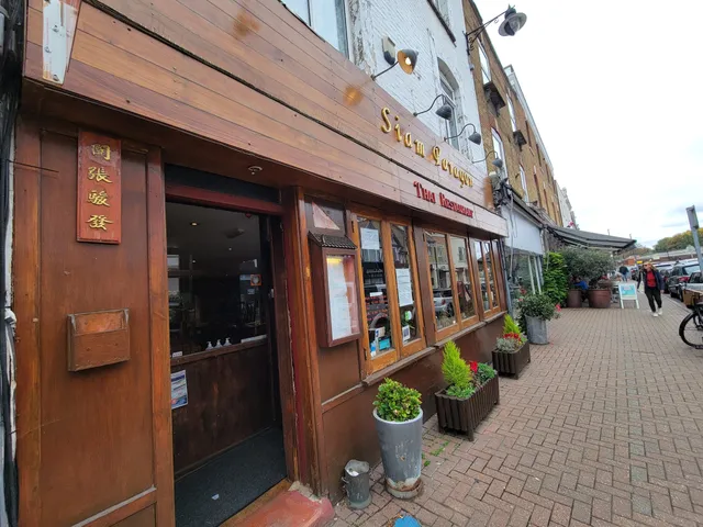 Moo Deng Thai Restaurant