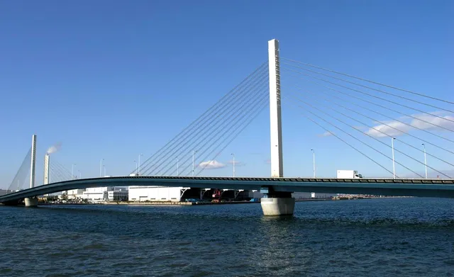 Kamome (Seagull) Bridge