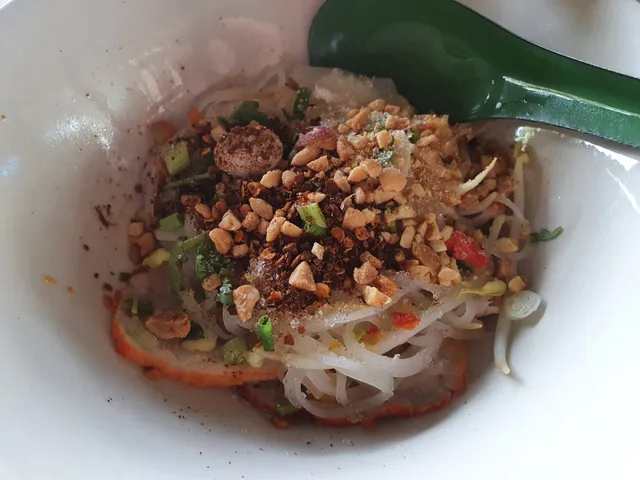 ก๋วยเตี๋ยวเรือเฮียกี่,เจ๊ดำ