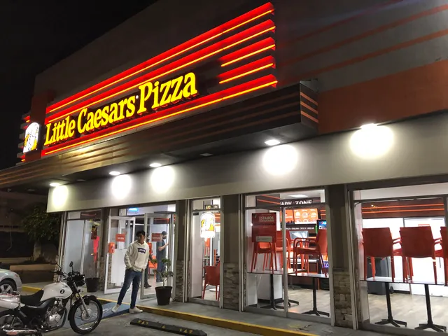 Little Caesars Pizza "Revolución"