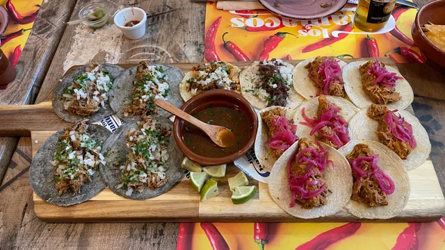 LOS CHAMACOS Taquería Mexicana